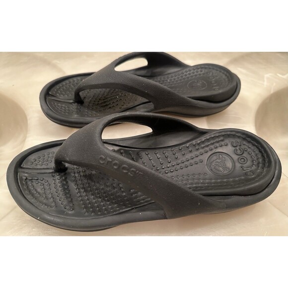 Crocs Unisex Black Thong Sandals Woman’s 8 Men’s 6 - Picture 2 of 5